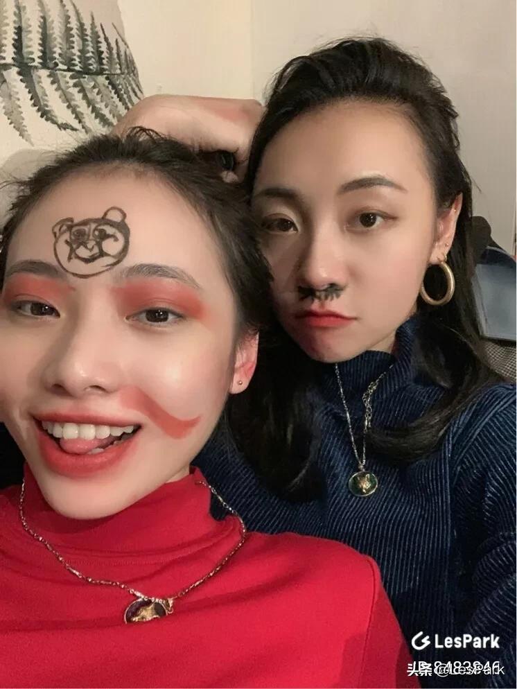 看完这对超甜LES拉拉CP,我先弯为敬