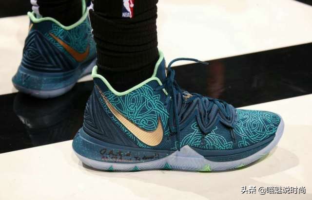 欧文得到27分7篮板什么球鞋,欧文库里5