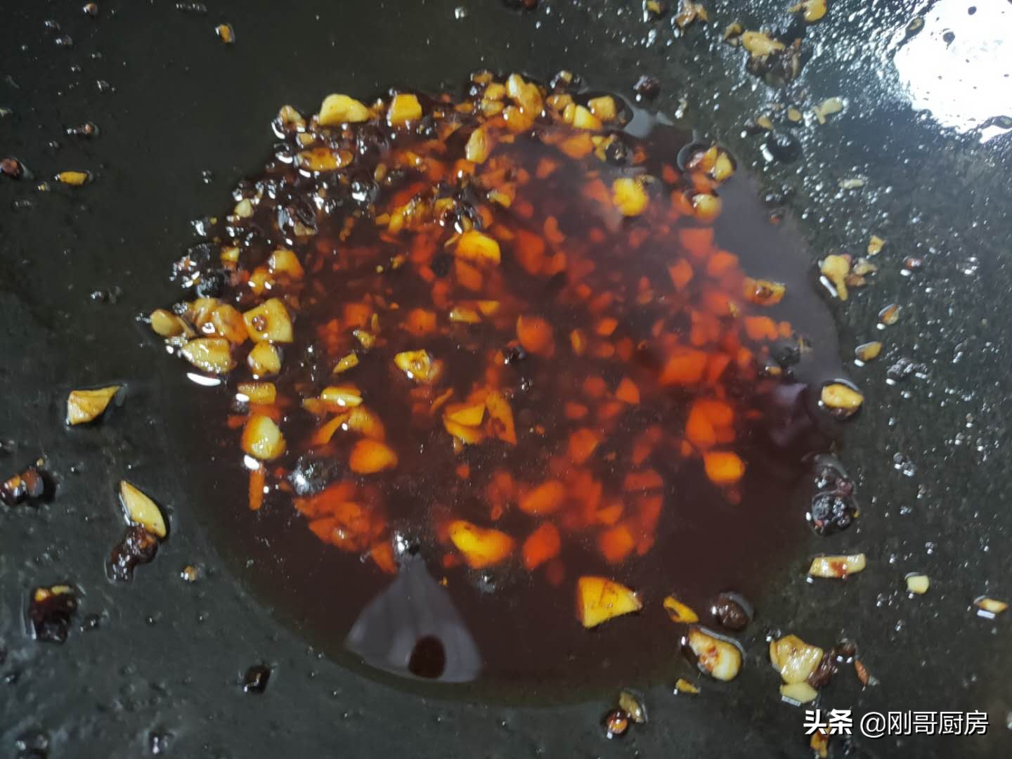 炒凉粉要不要焯水,炒凉粉要不要拿油刨下