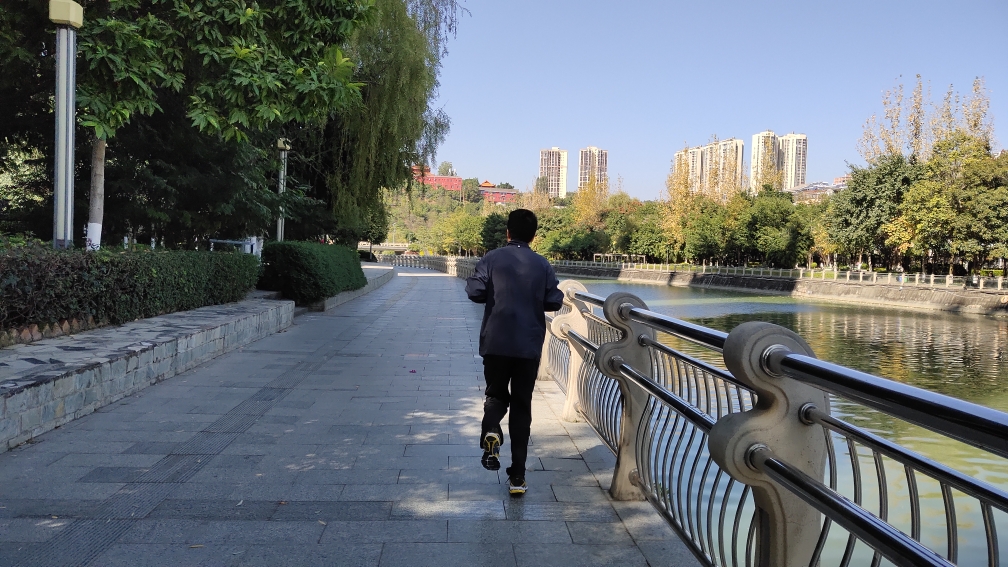 美津浓专业跑步透气减震鞋,mizuno美津浓男款吸汗速干