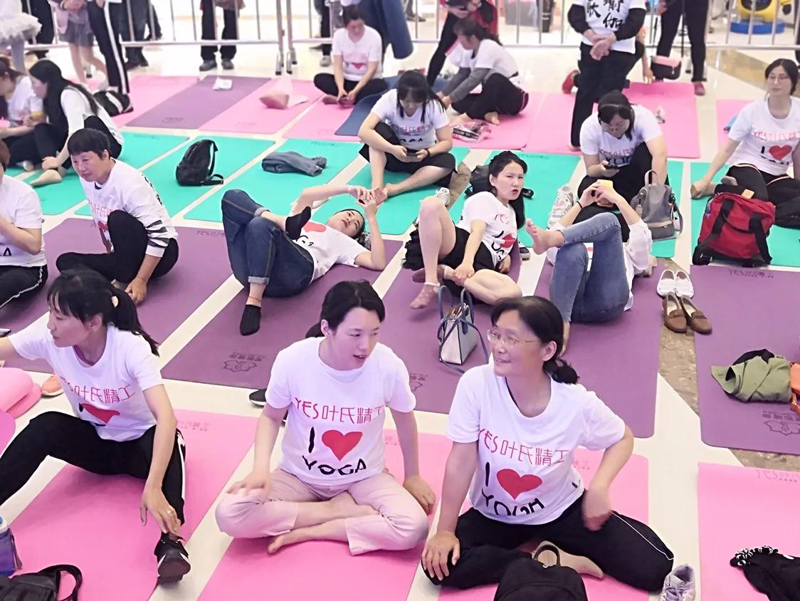 “叶氏精工”珠宝助力第二届百人瑜伽公益大会，一起燃情5.18！