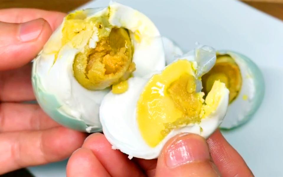 腌咸鸭蛋要不要十三香,腌咸鸭蛋要不要加花椒