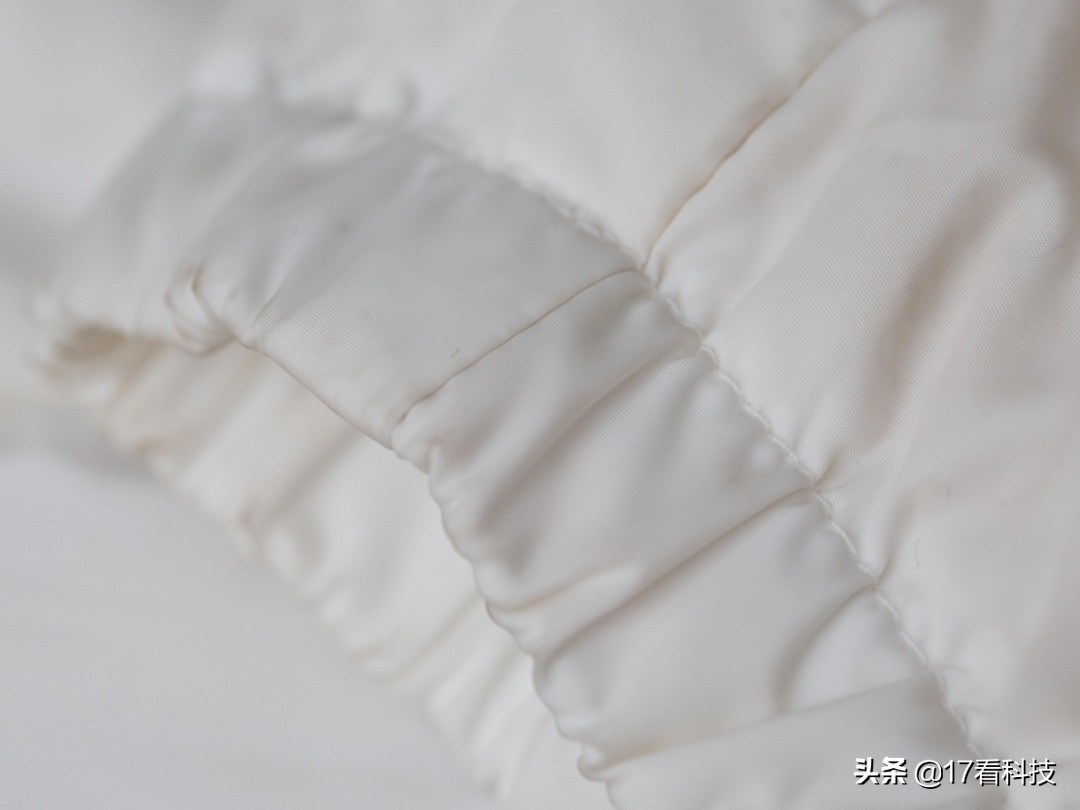 羽绒服沾了污渍,羽绒服油渍清洁免洗