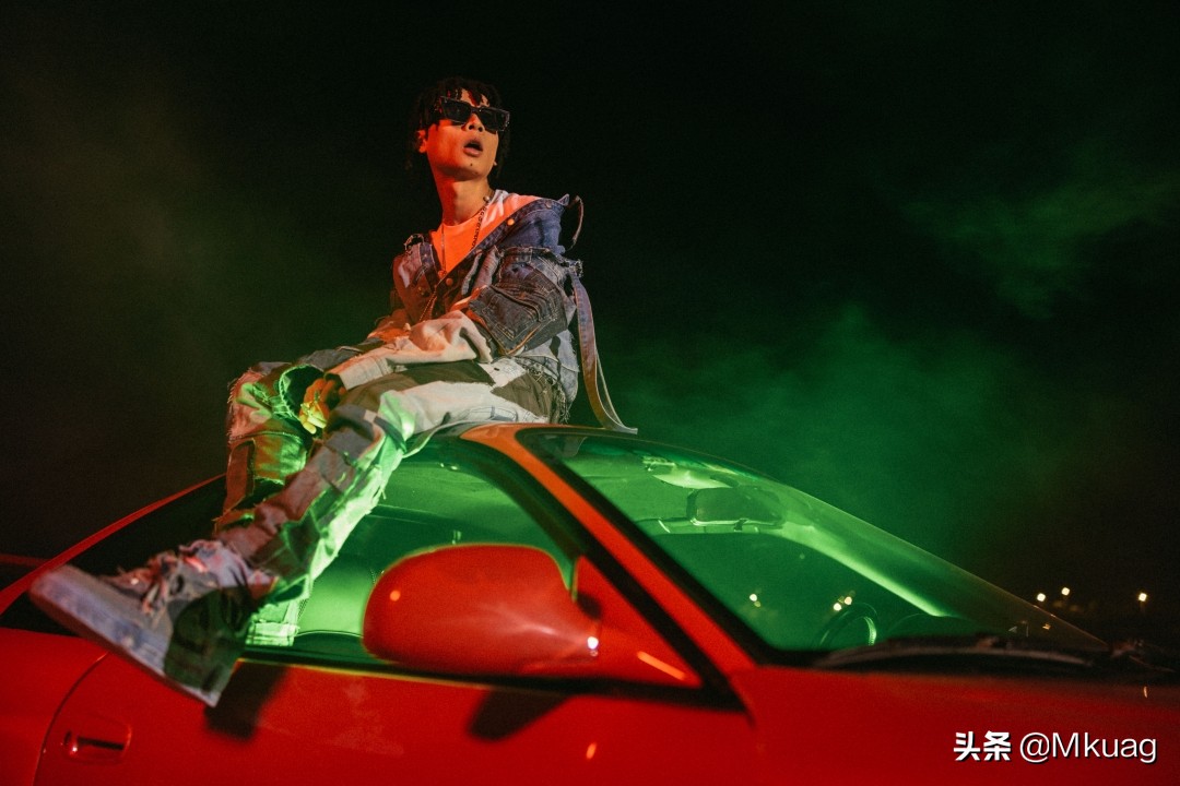 嘞是我和我兄弟哩名曲 |《OH MY GOSH》乐评