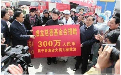 几十年来，成龙有过哪些“幼稚”的举动？