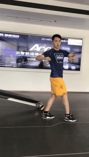 跑步拉伸动作的正确方法,肩颈拉伸的正确锻炼方法