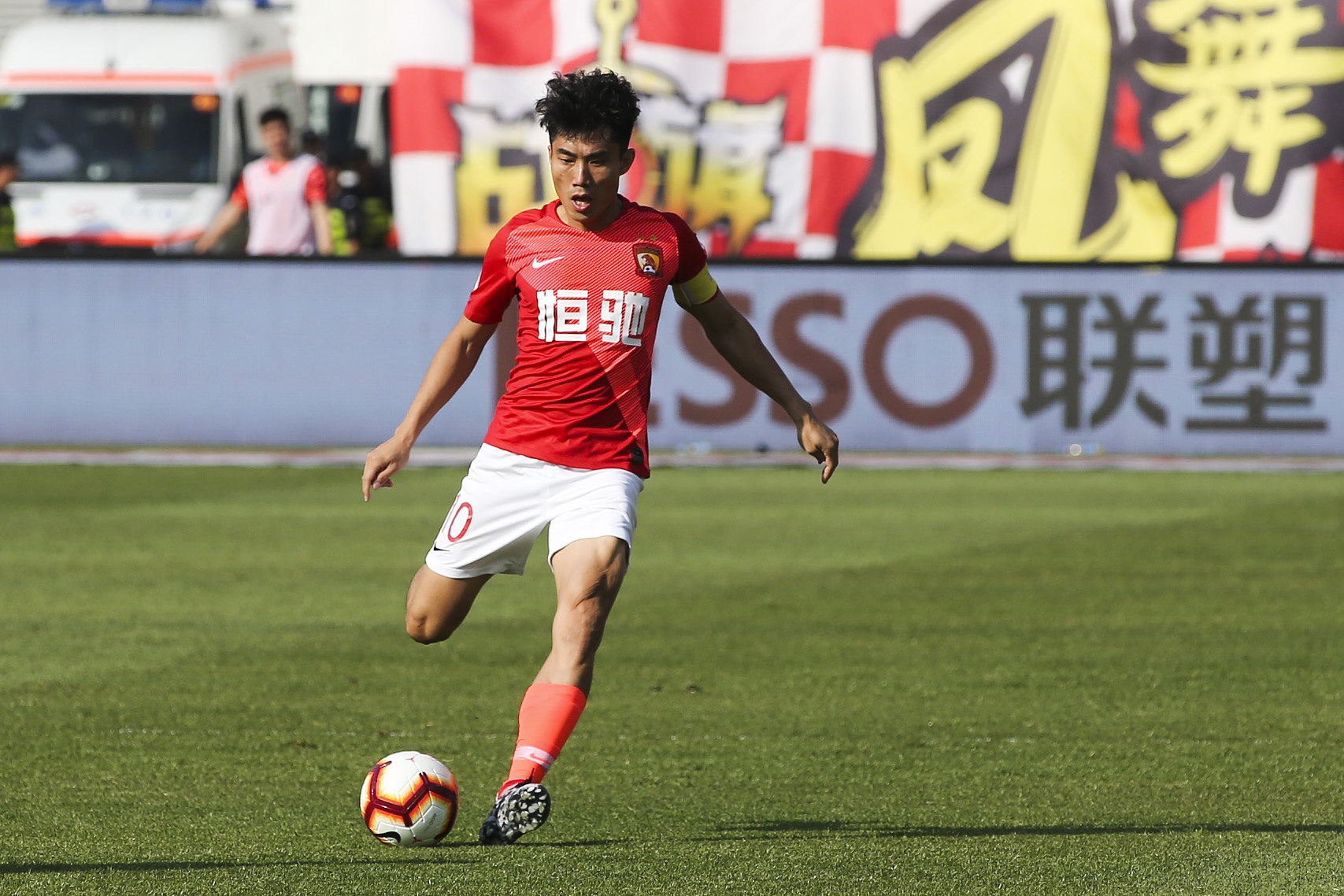 恒大最新队长郑智,郑智广州恒大对卡纳瓦罗