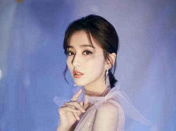 张翰明星机场安检,明星机场张翰