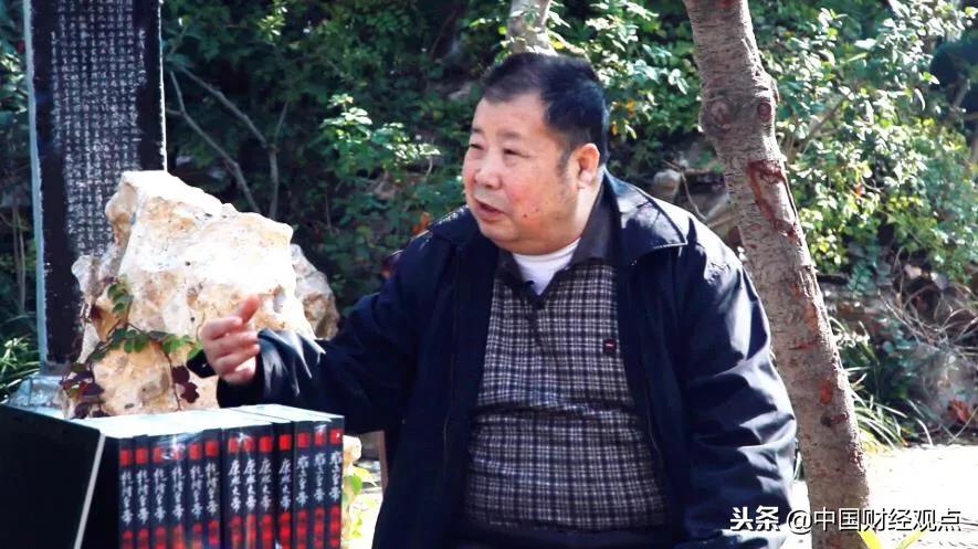 在南阳，社会各界人士纷至沓来悼念二月河