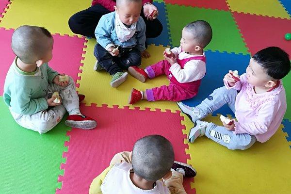 延迟退休如何帮忙带孩子,延迟退休和三胎不矛盾吗