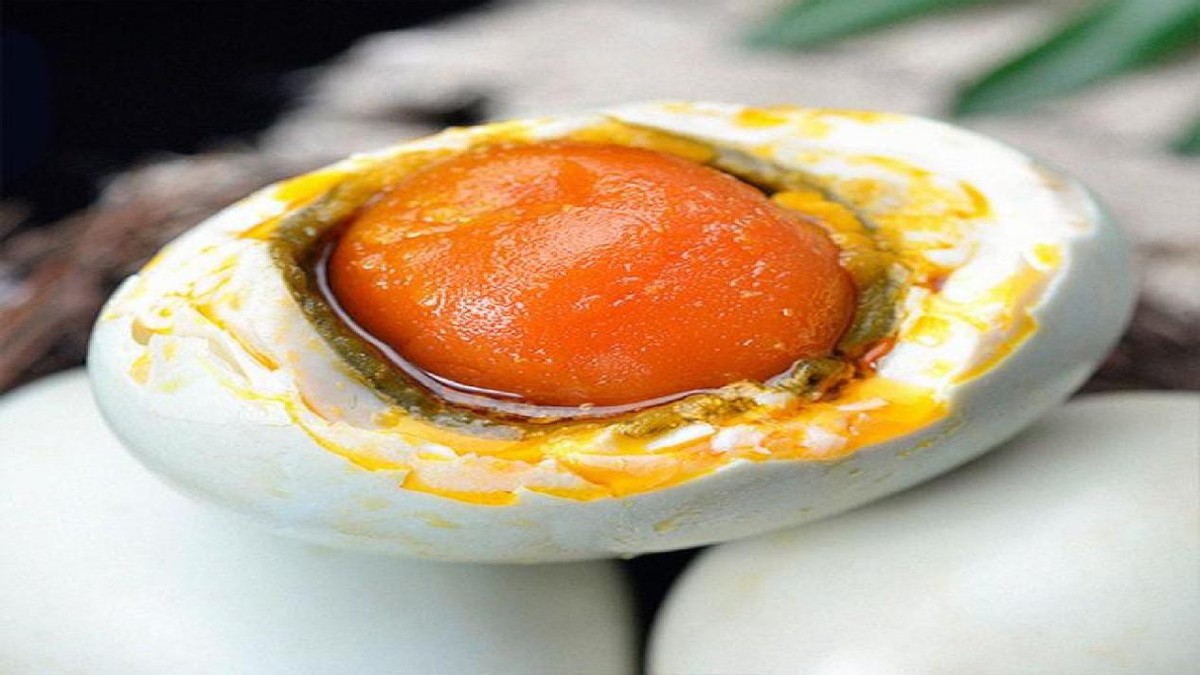 海鸭蛋流油怎么回事,央视曝海鸭蛋事件