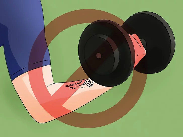 怎么护理洗纹身后的疤,如何保养刚纹的纹身