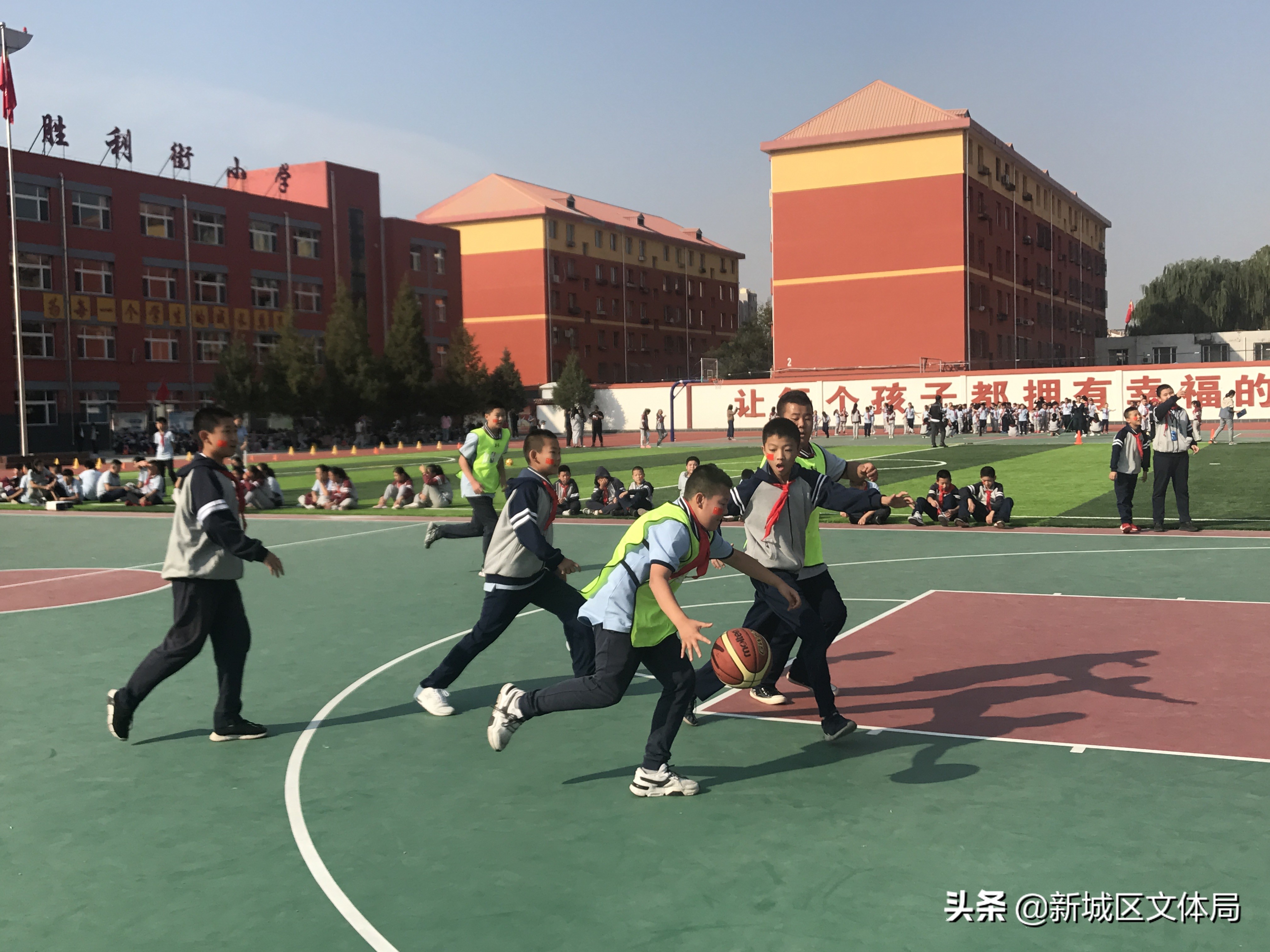 校园亲子运动会趣味活力满校园,亲子运动会妙趣横生萌娃乐翻天