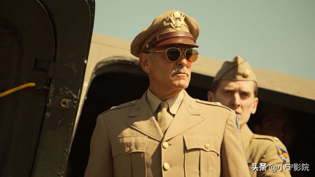 美好的肉体加上荒诞的故事，这剧简直太讽刺了