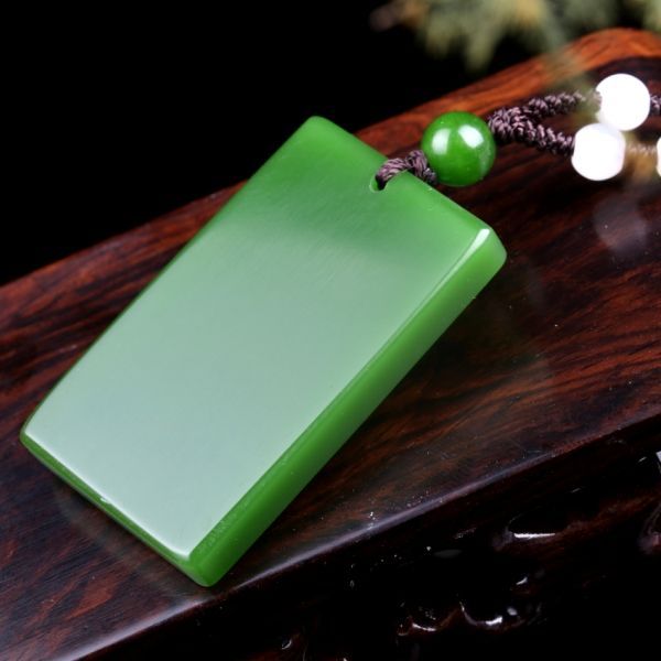 刘晓庆戴翡翠平安扣,刘晓庆帝王绿无事牌