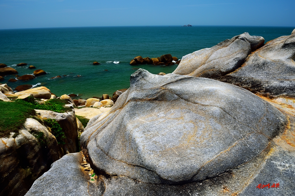 漳浦六鳌海滩上的风景,漳浦六鳌龙美湾抽象画廊