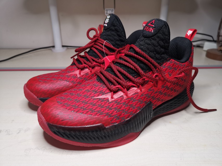 一分钱一分货，便宜也掩盖不了缺陷。匹克闪电路威战靴实战评测。