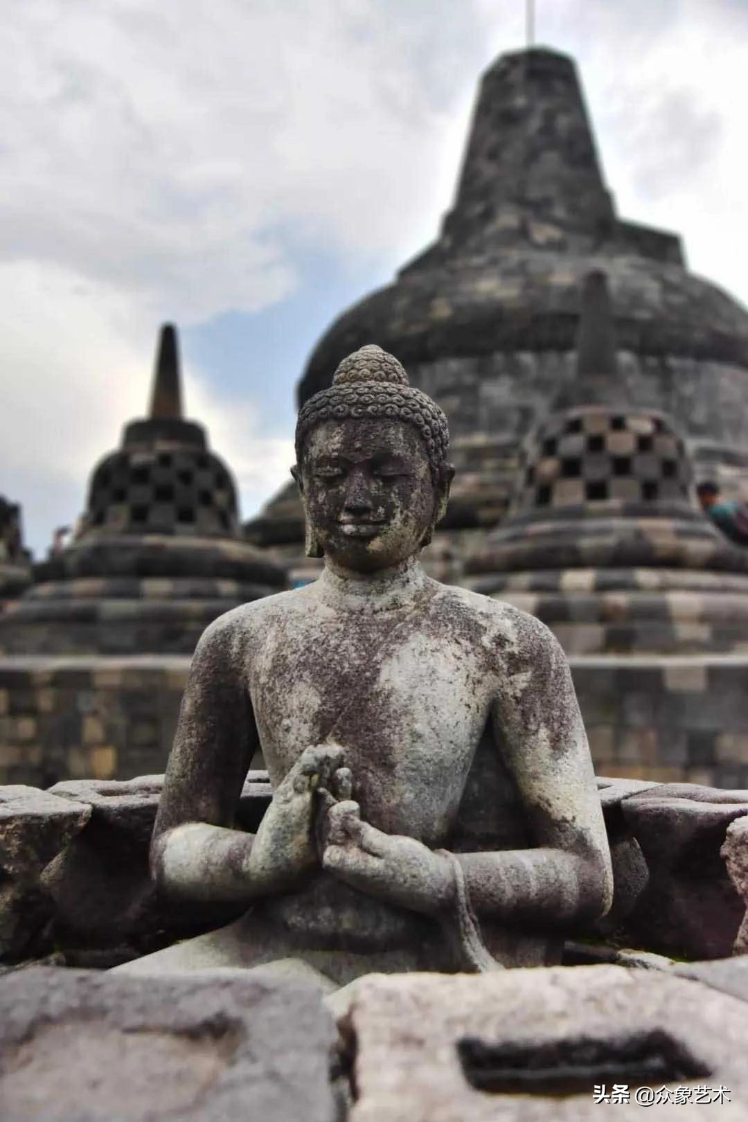 世界最大的佛寺在哪里,婆罗浮屠塔附近寺庙