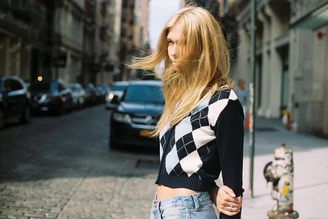 教你100元变身梦幻九头身KaiaGerber