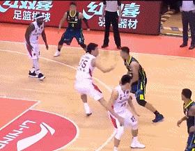 易建联国家队16年,易建联16岁时扣篮