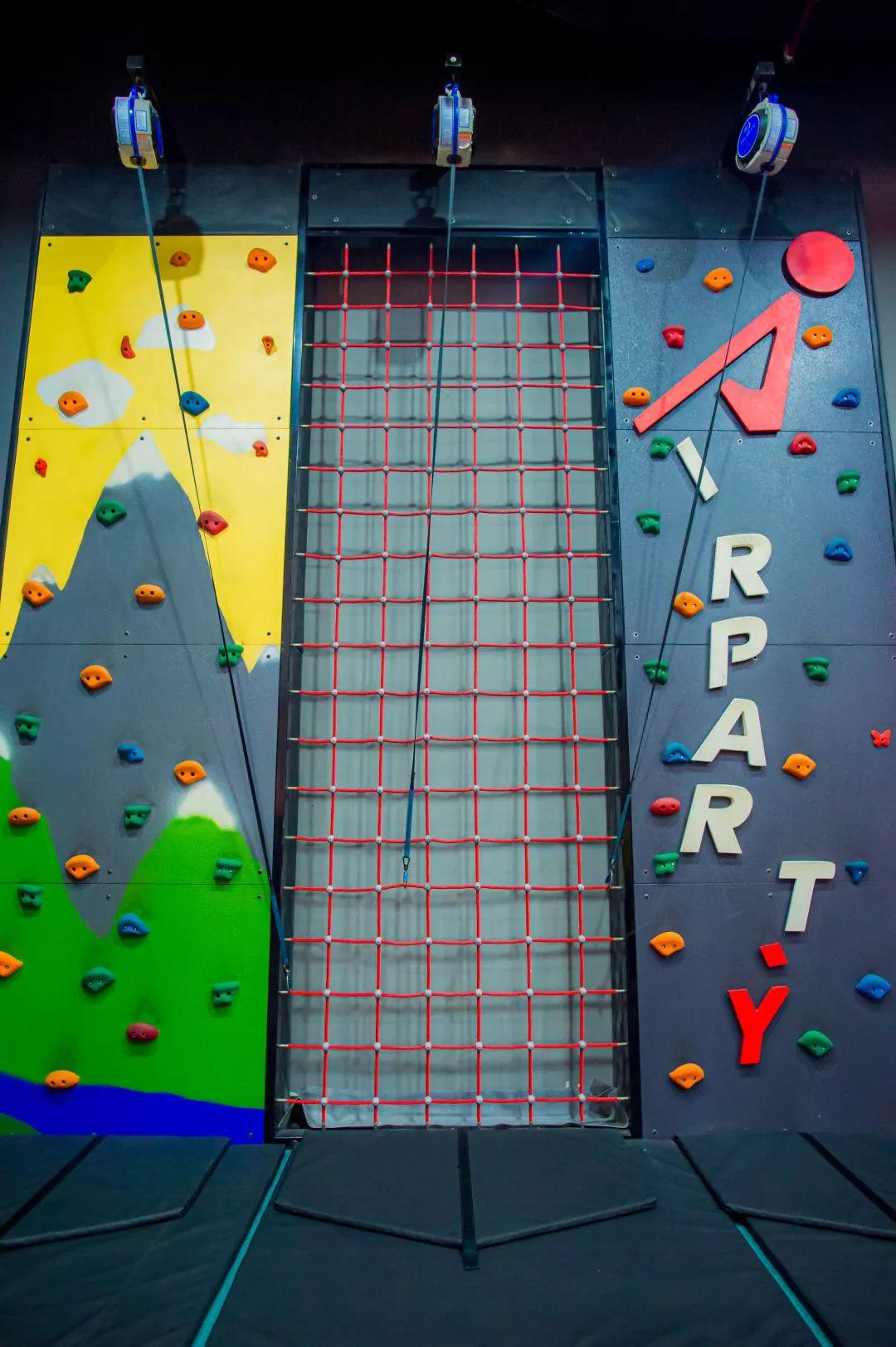 滑滑梯和蹦床乐园,弹力空间蹦床滑梯