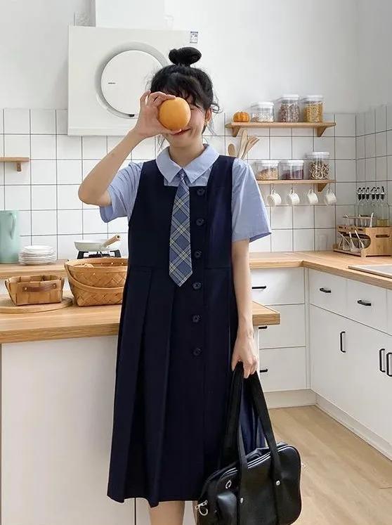 超减龄穿搭法则被杨超越狠狠拿捏,杨超越水手服穿搭