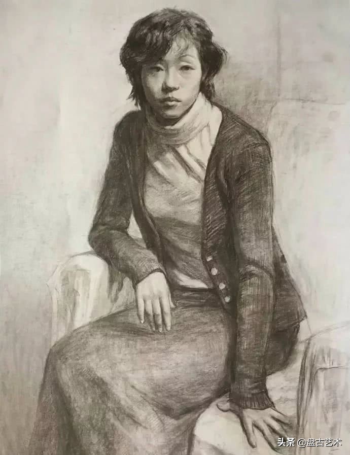 怎样画素描带手半身像才有美感——盘古文化艺术