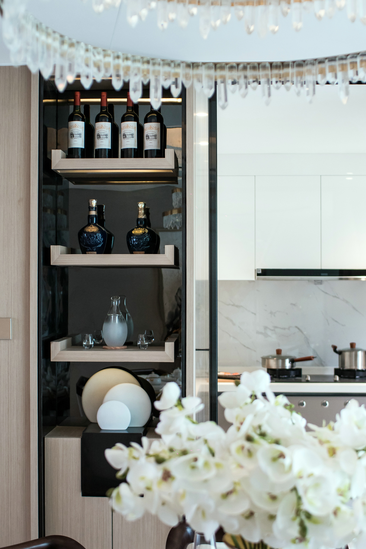 民族风格酒柜设计现代简约,轻奢风格餐厅酒柜设计