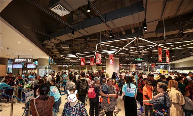 四环外开了家盒马，整个剑南大道的人都去凑热闹了