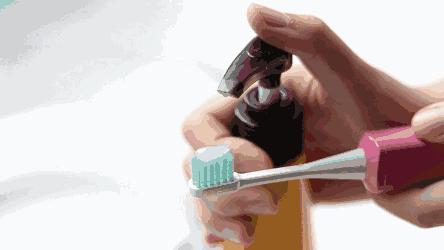 一刷就白的网红牙膏是真的假的,自从换了牙就牙黄