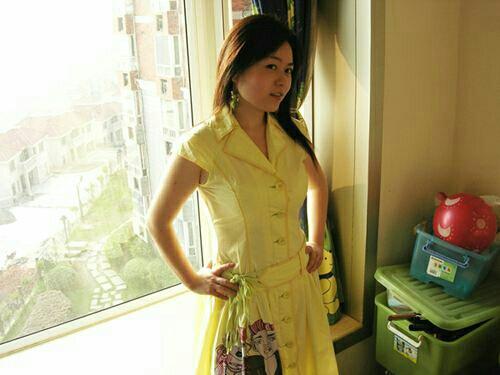 中年妇女被小鲜肉骗了几百万,30岁女子跟50岁男子接吻正常吗