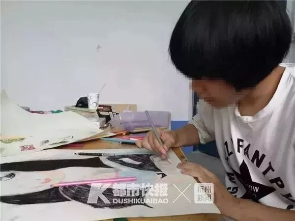 13岁中国女孩画蒙娜丽莎,00后当代女性画蒙娜丽莎