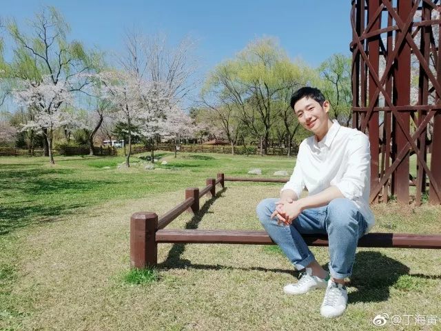 聊聊赵丽颖这张结婚证照片儿……