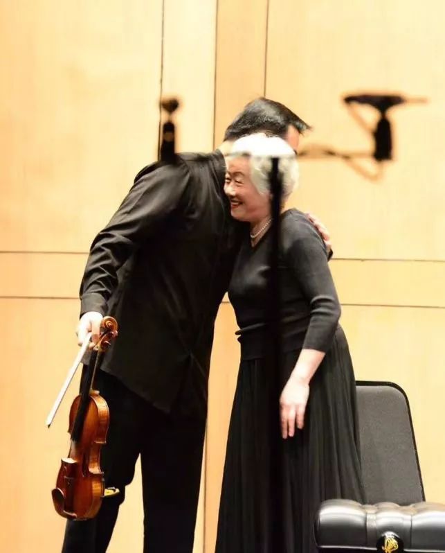 岁月流转琴声依旧,时光流转琴声依旧什么意思