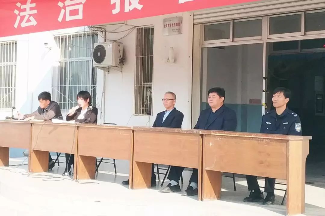 新泰市泉沟镇开展普法宣传活动,市普法办开展法律进学校活动
