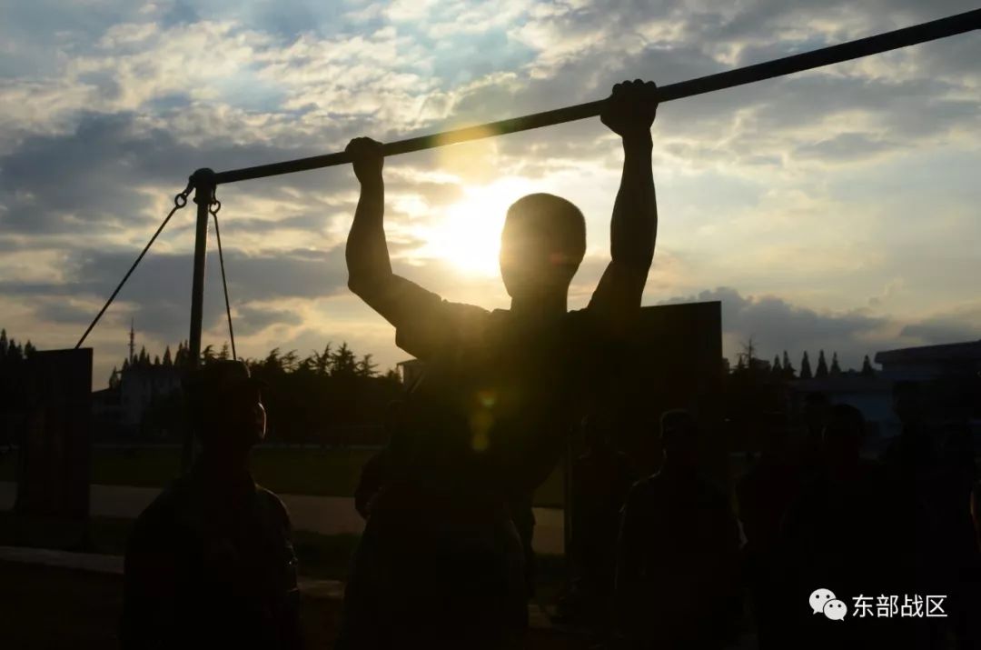 新兵连相聚完整版,新兵连25年相聚完整版