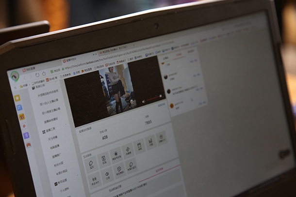 江苏常熟电商直播助力服装产业,服装直播产业带
