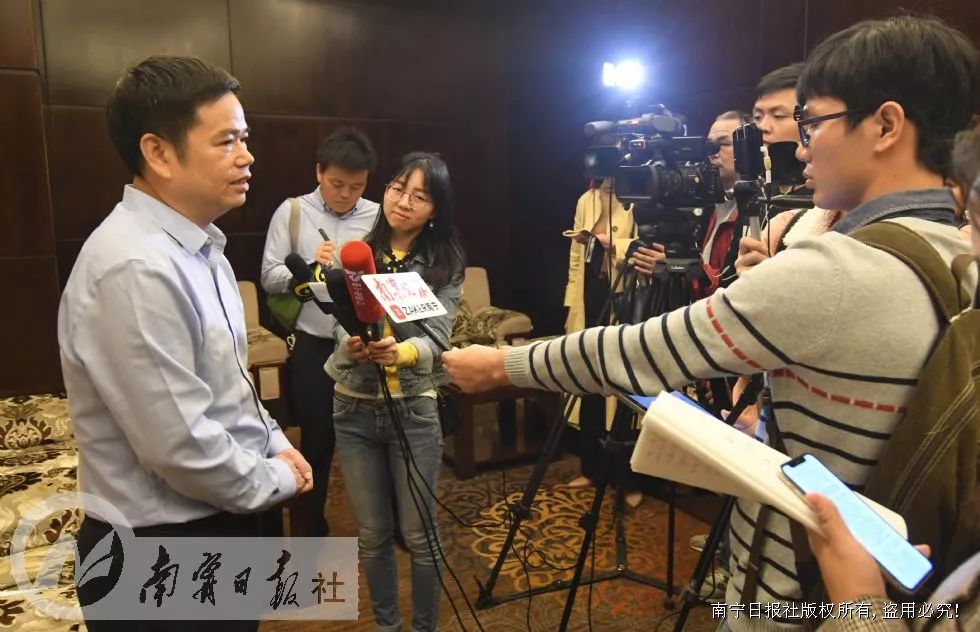 政府搭台聚企业唱戏,政府搭台企业唱戏下一句