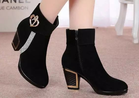 磨砂皮鞋水洗后有斑印如何消除,磨砂皮鞋子滴上了蜡烛怎么清洗