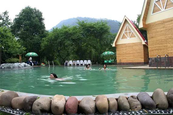最低温6°！重庆周边最受欢迎的八大温泉地，你去过几个？