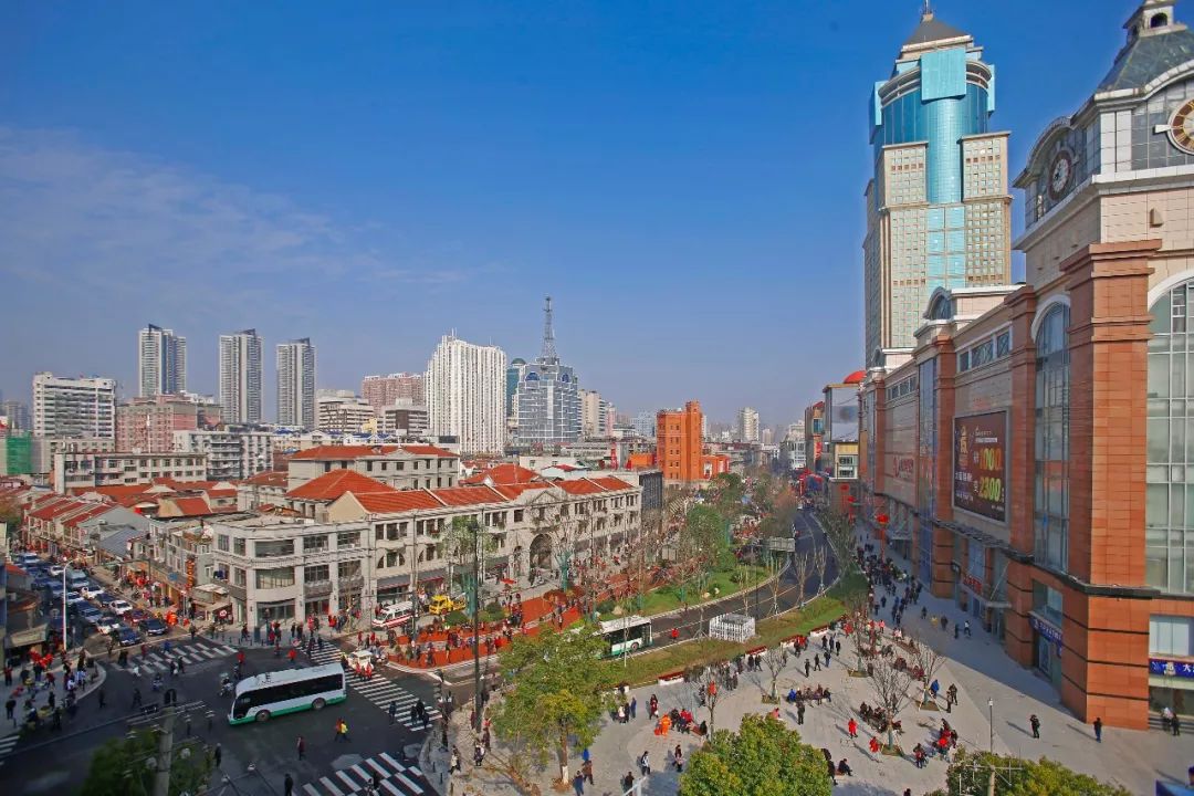 戳进来｜除了黄鹤楼和鸭脖子，这座城市竟然还有时装周这个大IP？