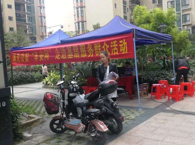 「便民利民」“双休日”港北分局“车安网”走进小区服务群众