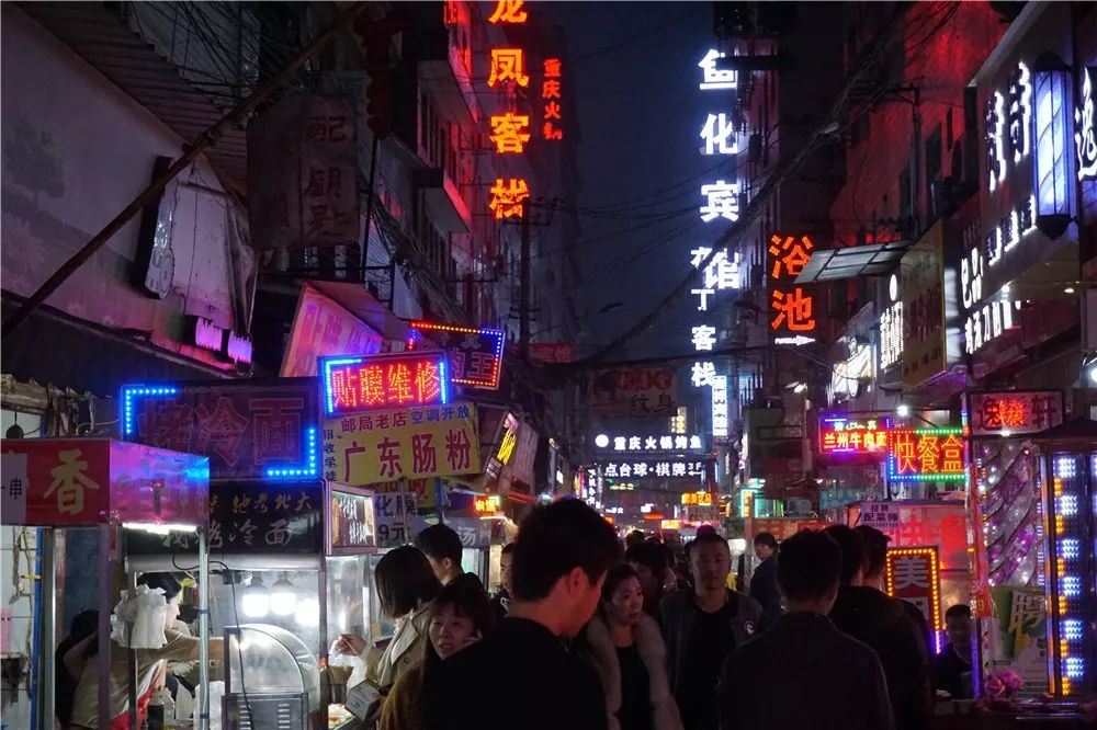 西安最文艺的街区,西安大雁塔下的城中村