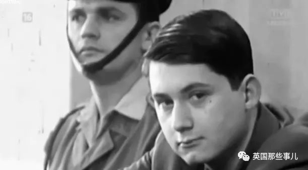 17岁男孩拿刀刺母亲,十七岁少年持刀捅人陕西