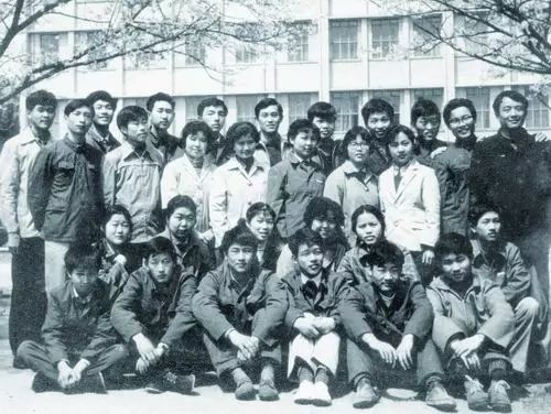 一个人身处逆境不可怕,一个人身处逆境也不能放弃努力