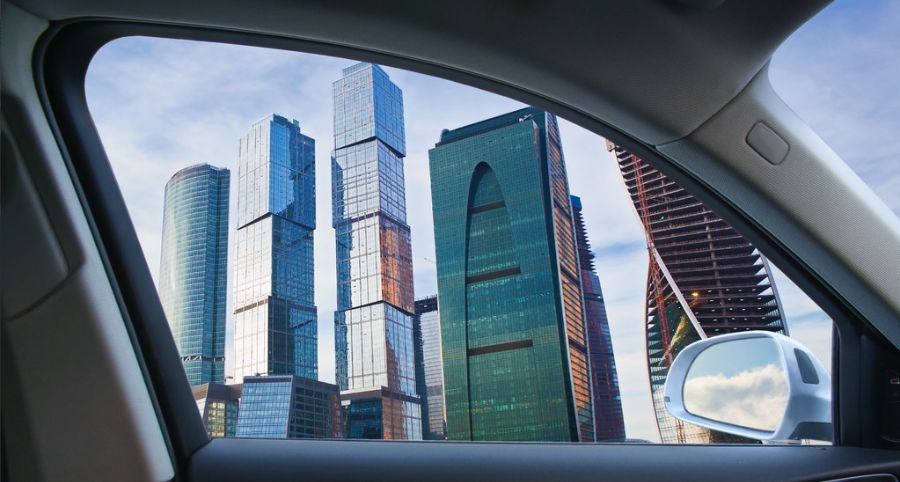 汽车玻璃起油雾是怎么回事,汽车室内玻璃去雾方法