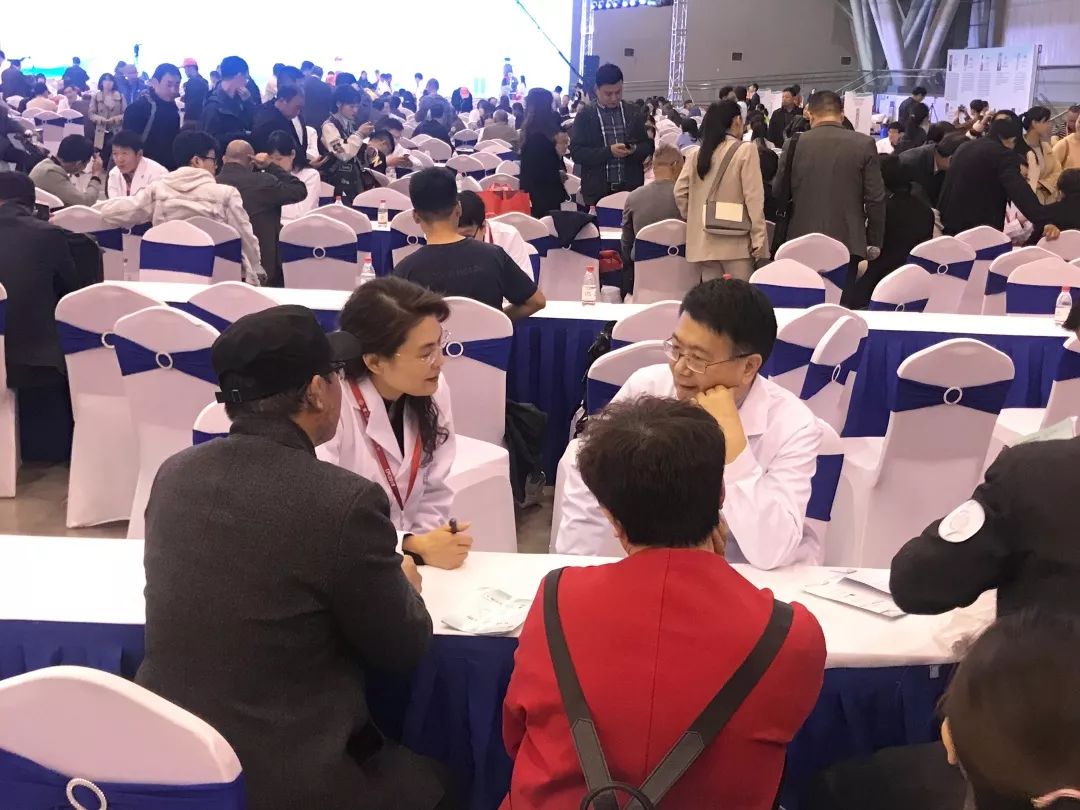 潍医附院皮肤科荣膺中华医学会；银屑病专病示范门诊”并加入“皮肤病教育部重点实验室白癜风精准医疗研究联盟”