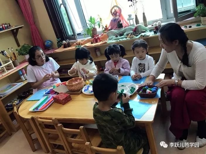 去幼儿园培训让我学到了什么,去幼儿园体验一天老师