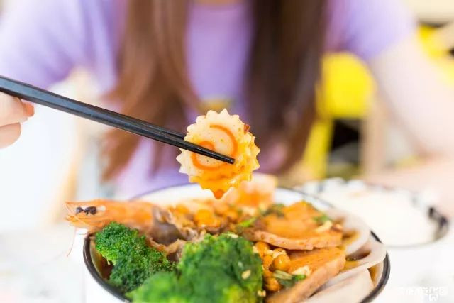 漂亮小姐姐开的网红店,高颜值小姐姐做美食