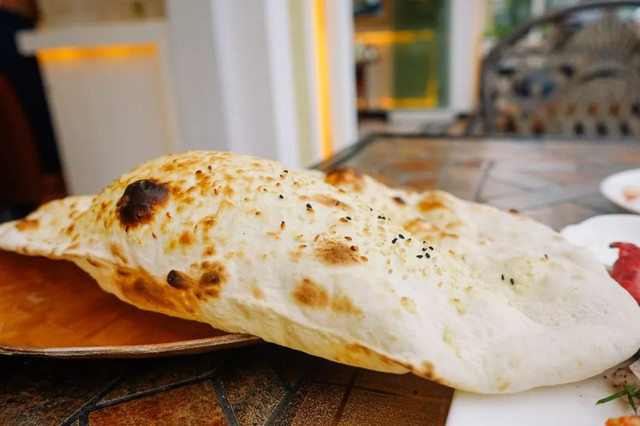 在这个魔幻的江南小城里,来一场烤肉和大饼的狂欢!